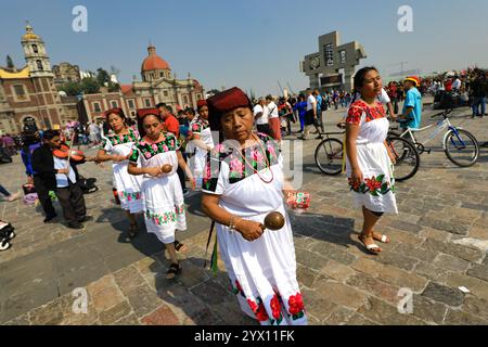 Mexico, Mexique. 12 décembre 2024. Danseurs participant à la danse préhispanique à l’occasion des célébrations de la Journée de la Vierge de Guadalupe. Le 12 décembre 2024 à Mexico, Mexique. (Photo de Ian Robles/ crédit : Eyepix Group/Alamy Live News Banque D'Images