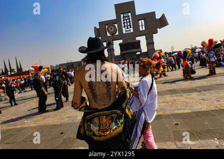 Des centaines de fidèles assistent à la Basilique de Guadalupe, pour remercier la Vierge de Guadalupe pour les faveurs et promesses accordées dans le cadre des célébrations de la Journée de la Vierge de Guadalupe. Le 12 décembre 2024 à Mexico, Mexique. (Crédit image : © Ian Robles/eyepix via ZUMA Press Wire) USAGE ÉDITORIAL SEULEMENT! Non destiné à UN USAGE commercial ! Crédit : ZUMA Press, Inc/Alamy Live News Banque D'Images