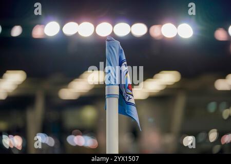 Manchester, Royaume-Uni. Jeudi 12 décembre 2024, UEFA Women's Champions League : Manchester City Women vs SKN réunis Pölten Women at Jole Stadium. Drapeau d'angle de Manchester City. Crédit James Giblin/Alamy Live News. Banque D'Images