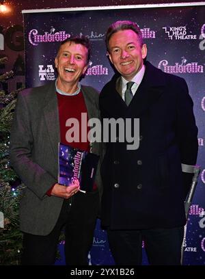 LONDRES, ROYAUME-UNI. 12 décembre 2024. Soirée presse : « Cendrillon » arrive au West End de Londres au King's Head Theatre à Islington, Londres, Royaume-Uni. (Photo de 李世惠d/Voir Li/Picture Capital) crédit : Voir Li/Picture Capital/Alamy Live News Banque D'Images