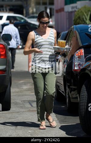 Jennifer Garner et sa fille Seraphina prennent du temps ensemble à Pacific Palisades, Californie, le 14 septembre 2010. Banque D'Images