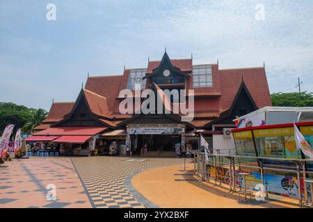 Taming Sari Tower (Menara Taming Sari) centre d'accueil avec style malaisien dans le centre-ville de Melaka, Malaisie. Villes historiques du détroit de Malacc Banque D'Images