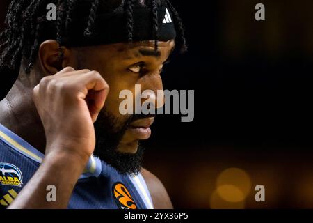 Berlin, Allemagne. 12 décembre 2024. Trevion Williams d'ALBA Berlin vu lors du match de basket-ball de Turkish Airlines EuroLeague entre ALBA Berlin et Partizan Mozzart Bet Belgrade à l'Uber Arena de Berlin. Crédit : Gonzales photo/Alamy Live News Banque D'Images