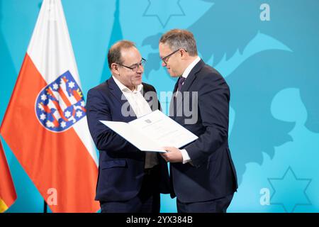 Ernennung Minister Thüringen 13122024 - Tilo Kummer, Landwirschaftsminister und MP Mario Voigt Anlaesslich der neuen Brombeer-Komondialisation aus CD, BSW und SPD wurden die Ministerinnen und Minister in Thueringen ernannt. Erfurt Thueringer Landtag Thueringen Deutschland *** nomination des ministres de Thuringe 13122024 Tilo Kummer, ministre de l'Agriculture et député Mario Voigt à l'occasion de la nouvelle coalition Brombeer de CD, BSW et SPD, les ministres de Thuringe ont été nommés Erfurt Thuringe Parlement de Thuringe Allemagne 131224 ppb-26 Banque D'Images