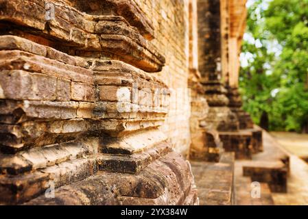 Vue rapprochée de la maçonnerie du temple Prasat Kravan au Cambodge Banque D'Images