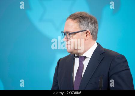 Ernennung Minister Thüringen 13122024 - MP Mario Voigt Anlaesslich der neuen Brombeer-Komondialisation aus CD, BSW und SPD wurden die Ministerinnen und Minister in Thueringen ernannt. Erfurt Thueringer Landtag Thueringen Deutschland *** nomination des ministres en Thuringe 13122024 député Mario Voigt à l'occasion de la nouvelle coalition Brombeer de CD, BSW et SPD, les ministres de Thuringe ont été nommés Erfurt parlement de Thuringe Thuringe Allemagne 131224 ppb-49 Banque D'Images