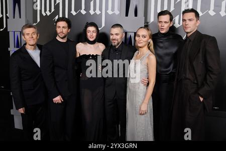 Los Angeles, États-Unis. 12 décembre 2024. Willem Dafoe, Aaron Taylor-Johnson, Emma Corrin, Robert Eggers, Lily-Rose Depp, Bill SkarsgŒrd et Nicholas Hoult assistent à la première du film d'horreur fantastique 'Nosferatu' au TCL Chinese Theatre dans la section hollywoodienne de Los Angeles le jeudi 12 décembre 2024. Storyline : un conte gothique d'obsession entre une jeune femme hantée et le terrifiant vampire infatué d'elle, provoquant une horreur indicible dans son sillage. Photo de Jim Ruymen/UPI crédit : UPI/Alamy Live News Banque D'Images