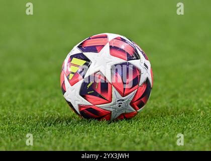 Manchester City Academy Stadium, Manchester, Angleterre, 12 décembre 2024. adidas UEFA Women's Champions League Football ball est en avance sur le terrain devant le match de l'UEFA Women's Champions League Manchester City Women V SKN préparées Pölten Women (Sportklub Niederösterreich réuni Pölten) au Manchester City Academy Stadium. (Crédit image : ©Cody Froggatt/Alamy Live News) Banque D'Images