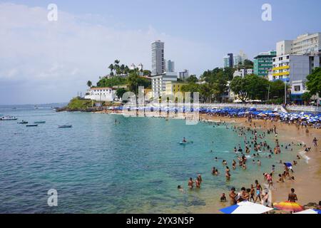 SALVADOR DE BAHIA, BRÉSIL - 13 OCTOBRE 2024 : plage Praia do Porto da Barra à Salvador de Bahia, Brésil Banque D'Images