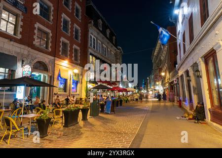 Montréal, Québec, Canada - 18 août 2021 : vue nocturne du Vieux-Montréal. Rue Saint-Paul (rue Saint-Paul). Banque D'Images