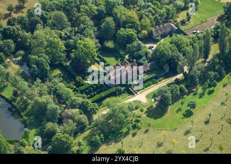 Beckley Park, jardins formels du début du XXe siècle entourant un pavillon de chasse du milieu du XVIe siècle, Oxfordshire, 2024. Banque D'Images