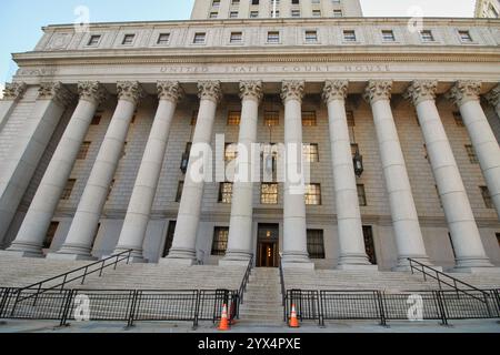 Entrée au Thurgood Marshall United States Courthouse sur la rue centre de Lower manhattan, New york, une cour fédérale Banque D'Images