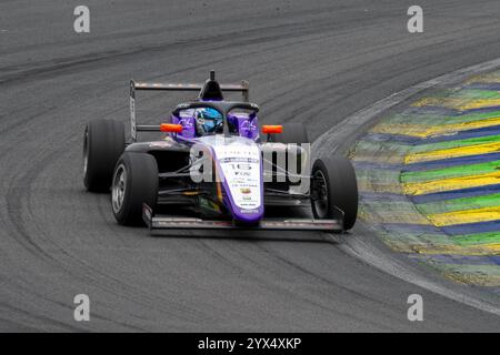 Sao Paulo, Brésil. 13 décembre 2024. SP - SAO PAULO - 12/13/2024 - ENTRAÎNEMENT F4 - VENDREDI - pilotes F4, essais libres, Interlagos Race Track, vendredi 12/13/2024. Préparation pour la course photo : Anderson Romao/AGIF crédit : AGIF/Alamy Live News Banque D'Images