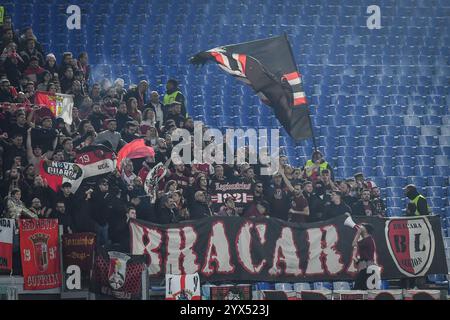 Les supporters de Braga lors du match de football UEFA Europa League, League phase MD6 entre L'AS Roma et le SC Braga le 12 décembre 2024 au Stadio Olimpico de Rome, Italie Banque D'Images