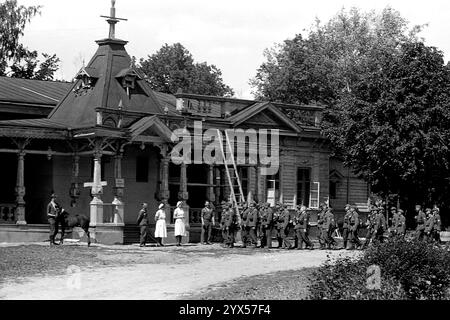 Russie 1944 juin près d'Orsha : inauguration de la maison de repos des soldats allemands. La maison de Mogilev, achevée en juin 1944, a été perdue dans les combats de l'offensive russe (opération Bagration) à l'été 1944, un jour après la présence du photographe. Le photographe appartenait à la 110e division d'infanterie [traduction automatique] Banque D'Images