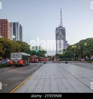 Buenos Aires, Argentine - 22 novembre 2024 : Portrait d'Eva Peron sur un bâtiment le long de l'avenue 9 de Julio Banque D'Images