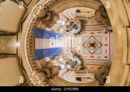 Buenos Aires, Argentine - 22 novembre 2024 : salles de l'atrium du bâtiment Palacio Barolo, Buenos Aires Banque D'Images