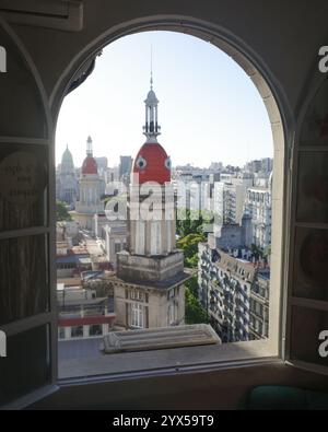 Buenos Aires, Argentine - 22 novembre 2024 : vues aériennes de la Plaza Congreso et de la ville de Buenos Aires depuis le Palacio Barolo Banque D'Images