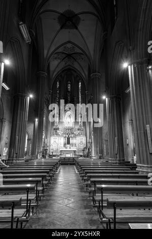 Gérone, Espagne - 12 février 2022 : la cathédrale de Gérone, également connue sous le nom de cathédrale Sainte Marie de Gérone, est une église catholique romaine située à Gérone Banque D'Images