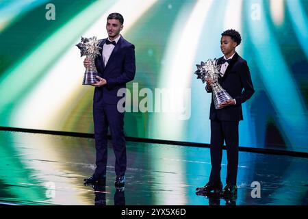 Kigali, Rwanda. 13 décembre 2024. CRAIGIE Kenzo, champion junior de kart, portrait avec PALOMBA Giuseppe, FIA Karting, portrait lors de la cérémonie des FIA Awards 2024, le 13 décembre 2024 à la BK Arena, à Kigali, Rwanda - photo Julien Delfosse/DPPI crédit : DPPI Media/Alamy Live News Banque D'Images