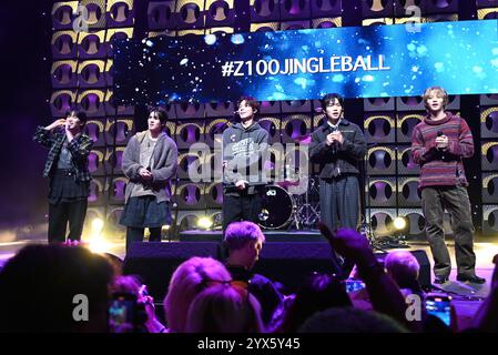 Manhattan, États-Unis. 13 décembre 2024. Le boys band sud-coréen Pow joue au Z100 Jingle Ball All Access Lounge au Hammerstein Ballroom à Manhattan, New York, États-Unis, le 13 décembre 2024. Le boys band sud-coréen Pow est composé de cinq membres : Yorch, Hyunbin, Jungbin, Dongyeon et Hong. (Photo de Kyle Mazza/NurPhoto)0 crédit : NurPhoto SRL/Alamy Live News Banque D'Images