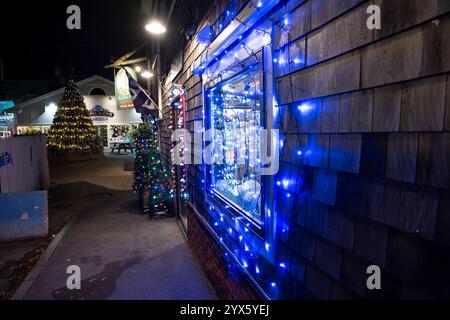 29 novembre 2024 Booth Bay Harbor, Maine, États-Unis décorations de Noël à Booth Bay Harbor, Maine. Booth Bay Harbor est une petite ville balnéaire avec une population toute l'année d'un peu plus de 2 000 personnes. La ville balnéaire, le long de la côte rocheuse de MaineÕs, compte de nombreux restaurants, boutiques et quais pour la pêche et les bateaux de plaisance. ( Rick Friedman ) Banque D'Images