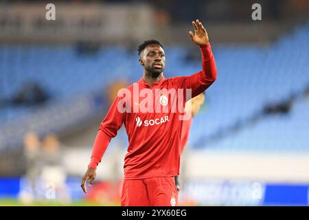 Malmo, Suède. 12 décembre 2024. Davinson Sanchez de Galatasaray s’échauffe pour le match de l’UEFA Europa League entre Malmo FF et Galatasaray au Eleda Stadion à Malmoe. Banque D'Images