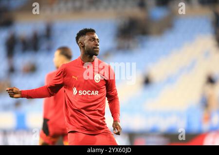 Malmo, Suède. 12 décembre 2024. Davinson Sanchez de Galatasaray s’échauffe pour le match de l’UEFA Europa League entre Malmo FF et Galatasaray au Eleda Stadion à Malmoe. Banque D'Images