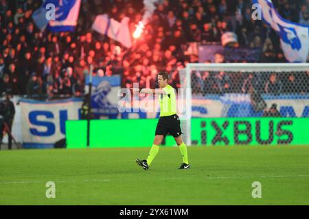 Malmo, Suède. 12 décembre 2024. Arbitre John Brooks vu lors du match de l'UEFA Europa League entre Malmo FF et Galatasaray au Eleda Stadion de Malmoe. Banque D'Images