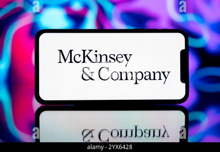 Inde. 14 décembre 2024. Dans cette illustration photo, le logo McKinsey & Company est affiché sur l'écran d'un téléphone portable. (Photo de Idrees Abbas/SOPA images/SIPA USA) *** strictement à des fins d'actualités éditoriales *** crédit : SIPA USA/Alamy Live News Banque D'Images
