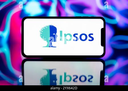 Inde. 14 décembre 2024. Dans cette illustration photo, le logo Ipsos est affiché sur l'écran d'un téléphone portable. (Photo de Idrees Abbas/SOPA images/SIPA USA) *** strictement à des fins d'actualités éditoriales *** crédit : SIPA USA/Alamy Live News Banque D'Images