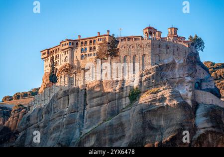 Le monastère de Varlaam, un monastère orthodoxe oriental qui fait partie du complexe du monastère des Météores en Thessalie, Grèce centrale. Banque D'Images