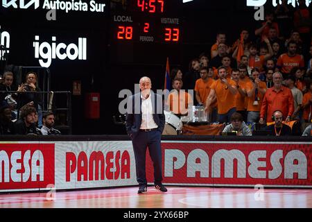 Valencia, Espagne. 13 décembre 2024. Txus Vidorreta entraîneur de la Laguna Tenerife vu lors de la Liga Endesa saison régulière Round 6 entre Valencia basket et la Laguna Tenerife au Pabellon Fuente de San Luis. Note finale : Valencia basket 96 : 81 la Laguna Tenerife. Crédit : SOPA images Limited/Alamy Live News Banque D'Images