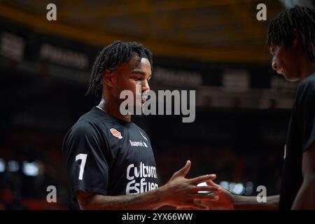 Valencia, Espagne. 13 décembre 2024. Chris Jones de Valencia basket vu lors de la Liga Endesa saison régulière Round 6 entre Valencia basket et la Laguna Tenerife au Pabellon Fuente de San Luis. Note finale : Valencia basket 96 : 81 la Laguna Tenerife. (Photo de Vicente Vidal Fernandez/SOPA images/Sipa USA) crédit : Sipa USA/Alamy Live News Banque D'Images