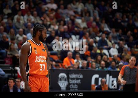 Valencia, Espagne. 13 décembre 2024. Semi Ojeleye de Valencia basket vu en action lors de la Liga Endesa saison régulière Round 6 entre Valencia basket et la Laguna Tenerife au Pabellon Fuente de San Luis. Note finale : Valencia basket 96 : 81 la Laguna Tenerife. (Photo de Vicente Vidal Fernandez/SOPA images/Sipa USA) crédit : Sipa USA/Alamy Live News Banque D'Images