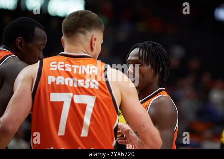 Valencia, Espagne. 13 décembre 2024. Brancou Badio de Valencia basket vu en action lors de la Liga Endesa saison régulière Round 6 entre Valencia basket et la Laguna Tenerife au Pabellon Fuente de San Luis. Note finale : Valencia basket 96 : 81 la Laguna Tenerife. (Photo de Vicente Vidal Fernandez/SOPA images/Sipa USA) crédit : Sipa USA/Alamy Live News Banque D'Images