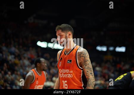 Valencia, Espagne. 13 décembre 2024. Stefan Jovic de Valencia basket vu en action lors de la Liga Endesa saison régulière Round 6 entre Valencia basket et la Laguna Tenerife au Pabellon Fuente de San Luis. Note finale : Valencia basket 96 : 81 la Laguna Tenerife. (Photo de Vicente Vidal Fernandez/SOPA images/Sipa USA) crédit : Sipa USA/Alamy Live News Banque D'Images