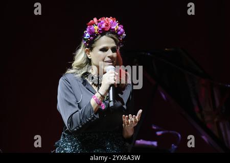 Concert musical de la chanteuse italienne - Tosca - Speciale natale Tiziana Tosca Donati pendant le spectacle Speciale natale à l'Auditorium Parco della Musica le 13 décembre 2024 Auditorium Parco della Musica Italie Copyright : xRobertoxBettacchix/xLiveMediax LPM 1649056 Banque D'Images