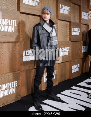 New York, États-Unis. 13 décembre 2024. Timothee Chalamet arrive sur le tapis rouge à la première de Searchlight Pictures 'A Complete Unknown' au SVA Theater le vendredi 13 décembre 2024 à New York. Photo de John Angelillo/UPI crédit : UPI/Alamy Live News Banque D'Images
