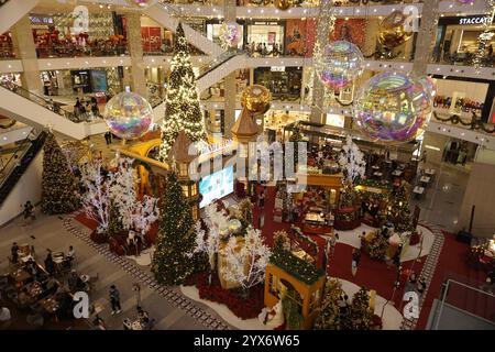 Décorations de Noël dans un centre commercial malaisien Banque D'Images