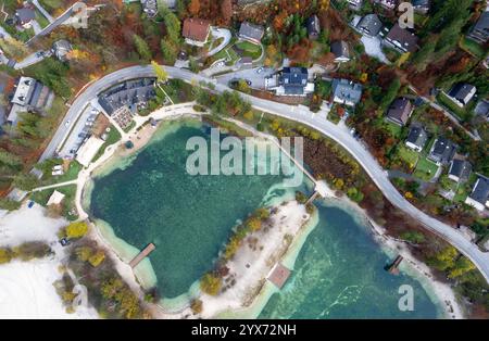 Drone vue aérienne à couper le souffle du lac jasna près de kranjska Gora en automne, slovénie Banque D'Images