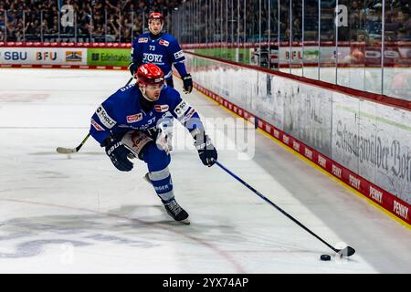 Thomas Larkin (37, Schwenninger Wild Wings) GER, Schwenninger Wild Wings vs Löwen Frankfurt, Eishockey, DEB, DEL, saison 2024/25, Spieltag 25, 13.12.2024, Foto : Eibner-Pressefoto/Florian Wolf Banque D'Images