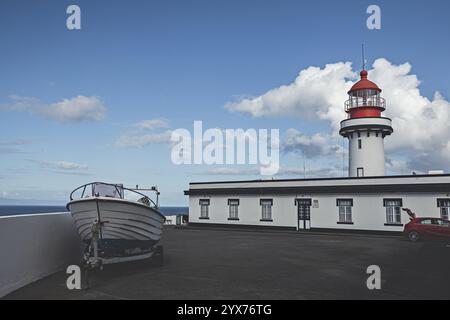 Farol Da Ponta do Topo phare vue rapprochée à Sao Jorge île Açores Portugal Banque D'Images