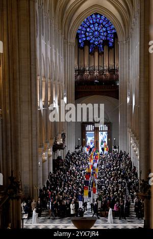 Paris, France. 08 décembre 2024. Messe inaugurale à la cathédrale notre-Dame, accueillant sa première messe depuis le terrible incendie de 2019. Paris, France, le 08 décembre 2024 photo Jeanne Accorsini/Pool/ABACAPRESS. COM Credit : Abaca Press/Alamy Live News Banque D'Images