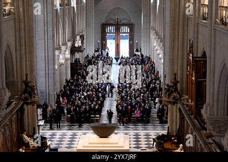 Paris, France. 08 décembre 2024. Messe inaugurale à la cathédrale notre-Dame, accueillant sa première messe depuis le terrible incendie de 2019. Paris, France, le 08 décembre 2024 photo Jeanne Accorsini/Pool/ABACAPRESS. COM Credit : Abaca Press/Alamy Live News Banque D'Images