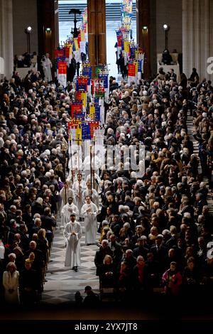 Paris, France. 08 décembre 2024. Messe inaugurale à la cathédrale notre-Dame, accueillant sa première messe depuis le terrible incendie de 2019. Paris, France, le 08 décembre 2024 photo Jeanne Accorsini/Pool/ABACAPRESS. COM Credit : Abaca Press/Alamy Live News Banque D'Images