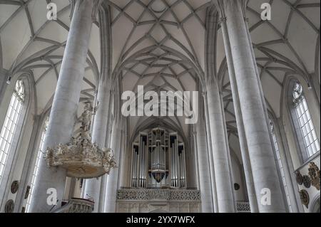 Orgue loft de l'église gothique tardif de St George, construite entre 1427 et 1505, église, Noerdlingen, Bavière, Allemagne, Europe Banque D'Images