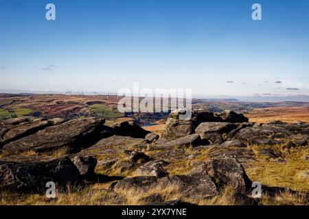 Vue vers West Pennines et Pendle Hill depuis Blackstone Edge. Banque D'Images