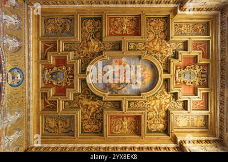 Plafond de l'église des Saints Cosma e Damiano (Basilica dei Santi Cosma e Damiano) à Rome, Italie Banque D'Images