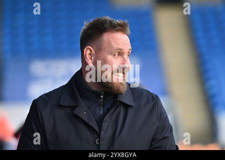 London Road, Peterborough le samedi 14 décembre 2024. Le manager Rob Elliot (manager Crawley Town) lors du match de Sky Bet League 1 entre Peterborough et Crawley Town à London Road, Peterborough le samedi 14 décembre 2024. (Photo : Kevin Hodgson | mi News) crédit : MI News & Sport /Alamy Live News Banque D'Images